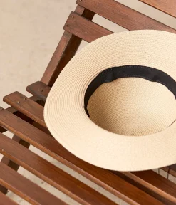 Mellow Yellow Chaussettes, Accessoires-Capeline écrue Sixtine