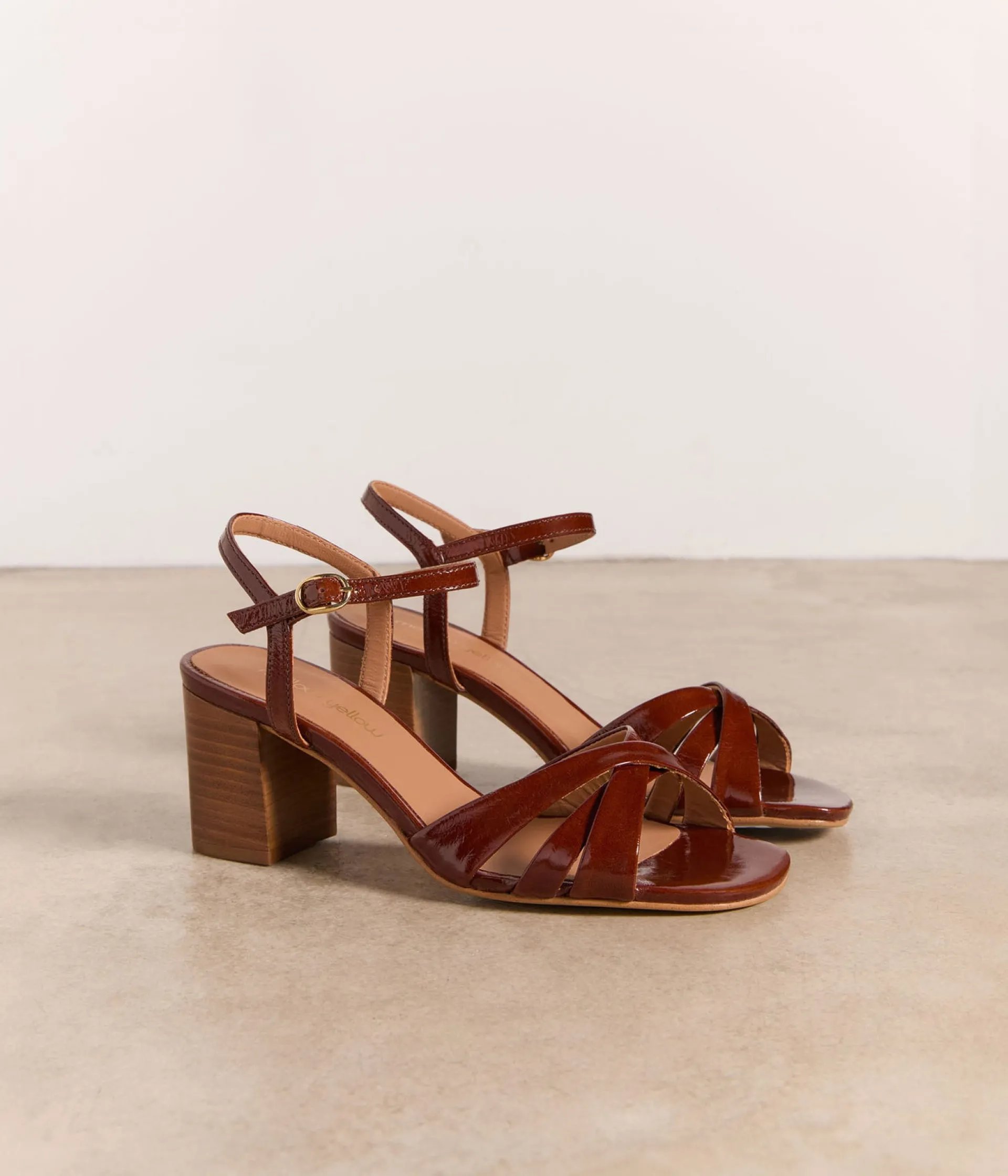 Femme Mellow Yellow Sandales, Mules-Sandales vernies Emanuela