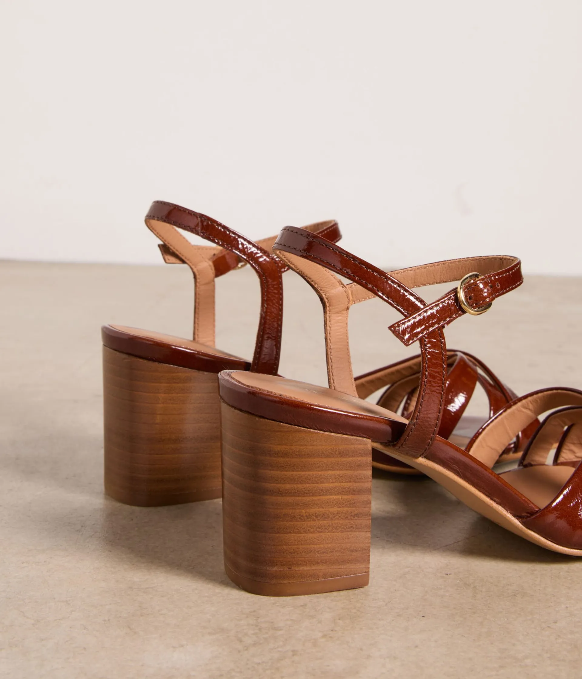 Femme Mellow Yellow Sandales, Mules-Sandales vernies Emanuela